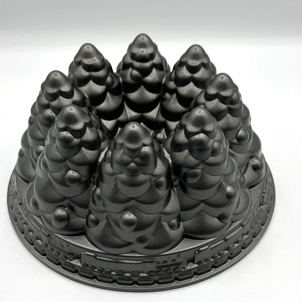 NORDIC WARE Holiday Tree Bundt Pan. Vintage